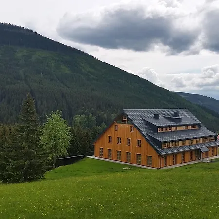 Jeleni Boudy Apartment